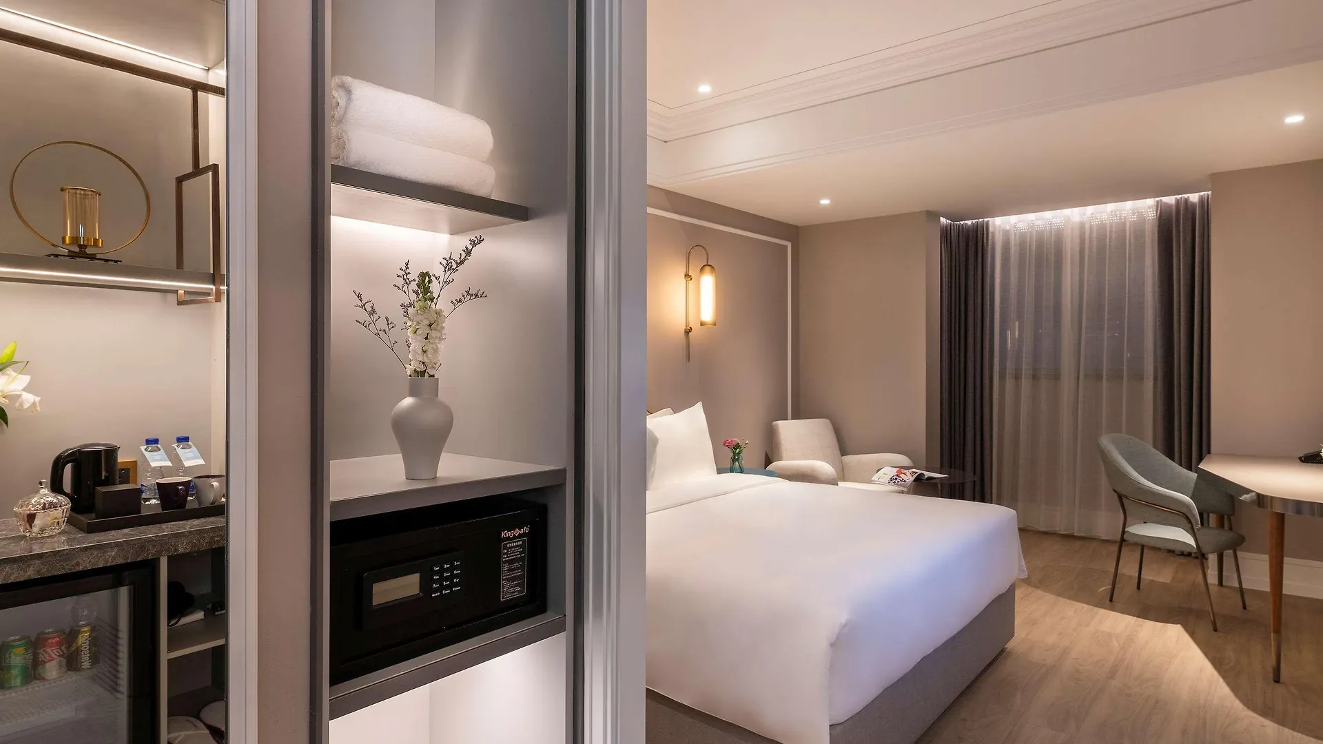 Mercure Shanghai Global Harbour 4*,